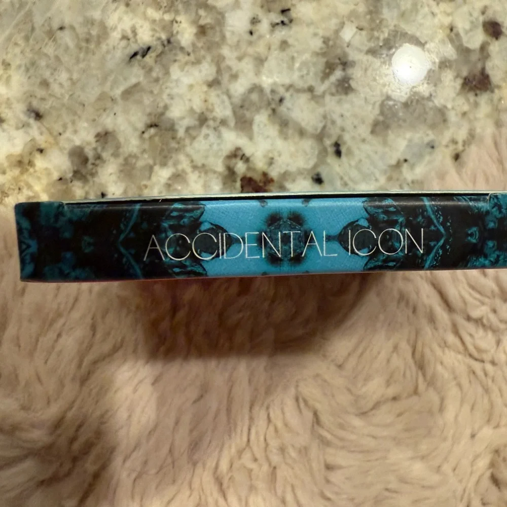 Ciaté London x Iris Apfel The Eyeshadow Palettes - Accidental Icon